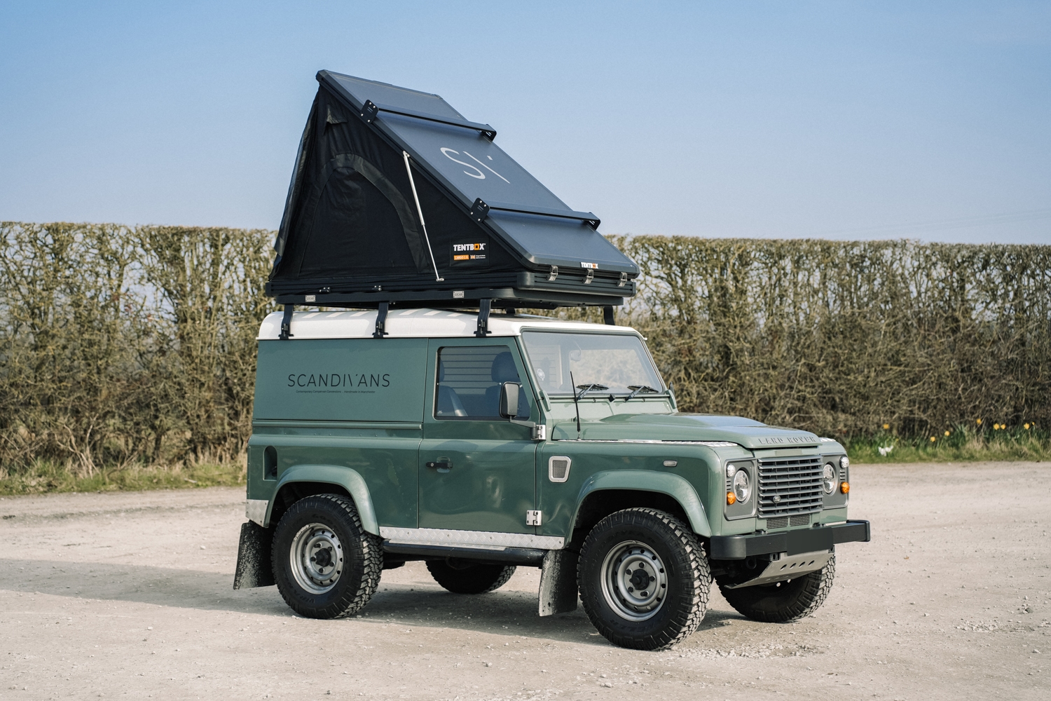 Land Rover Defender photo